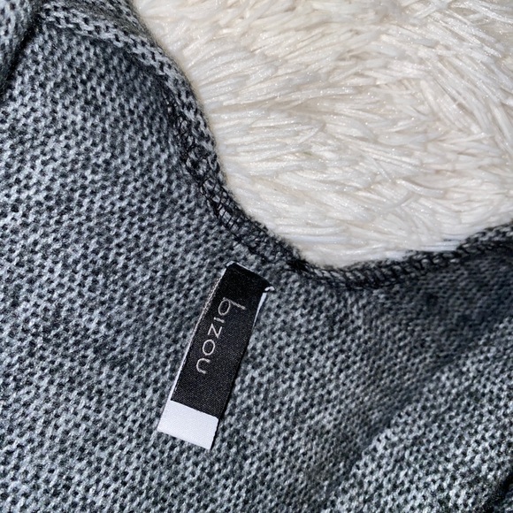 🦋 Black & Grey Cape - Picture 2 of 4